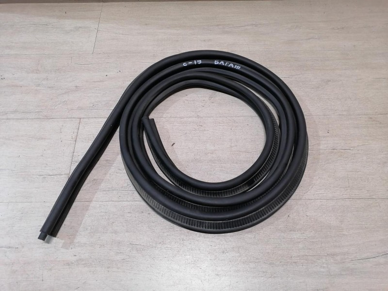 Sandero 2 уплотнитель багажника