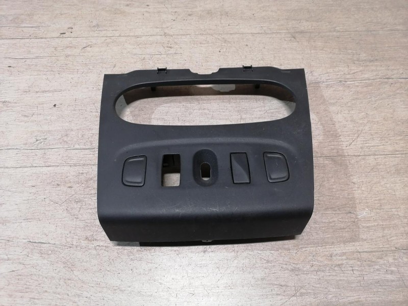 Sandero 2 накладка торпедо под блок кнопок