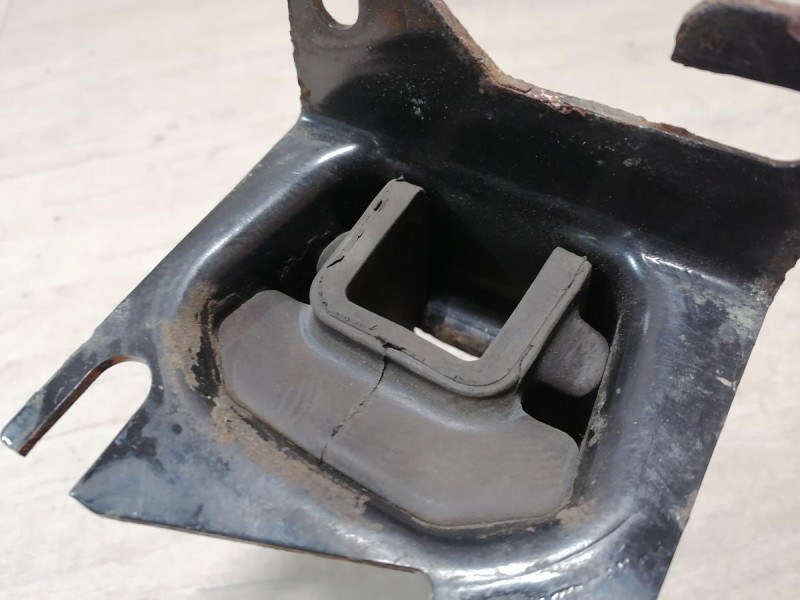 Sandero 2 подушка коробки верхняя