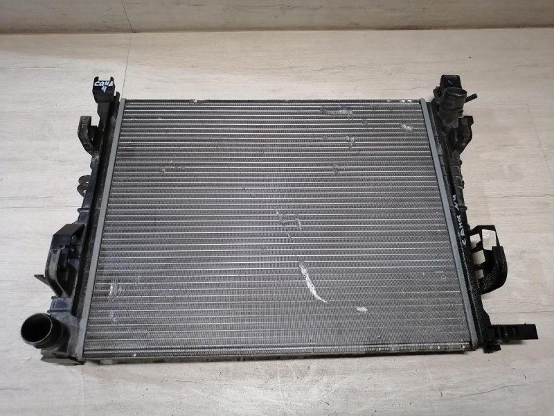 Sandero №4 радиатор охлаждения двигателя деф