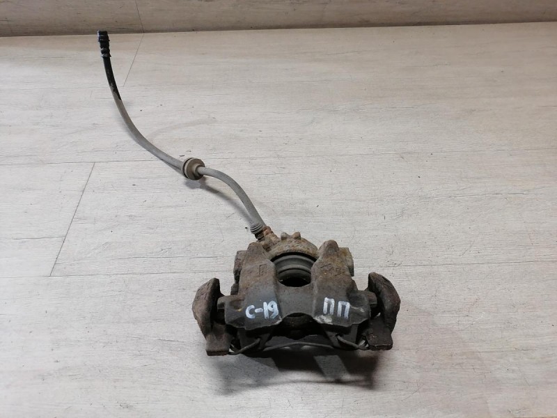 Sandero 2 суппорт правый 8 кл