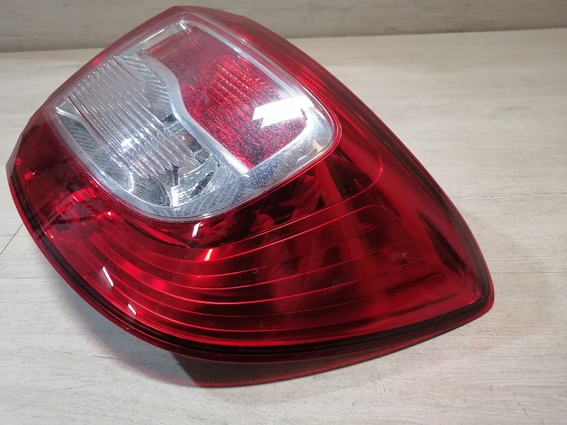 Sandero №4 фонарь правый деф