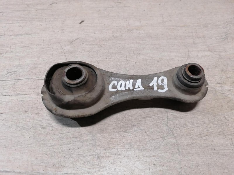 Sandero 2 подушка коробки нижняя