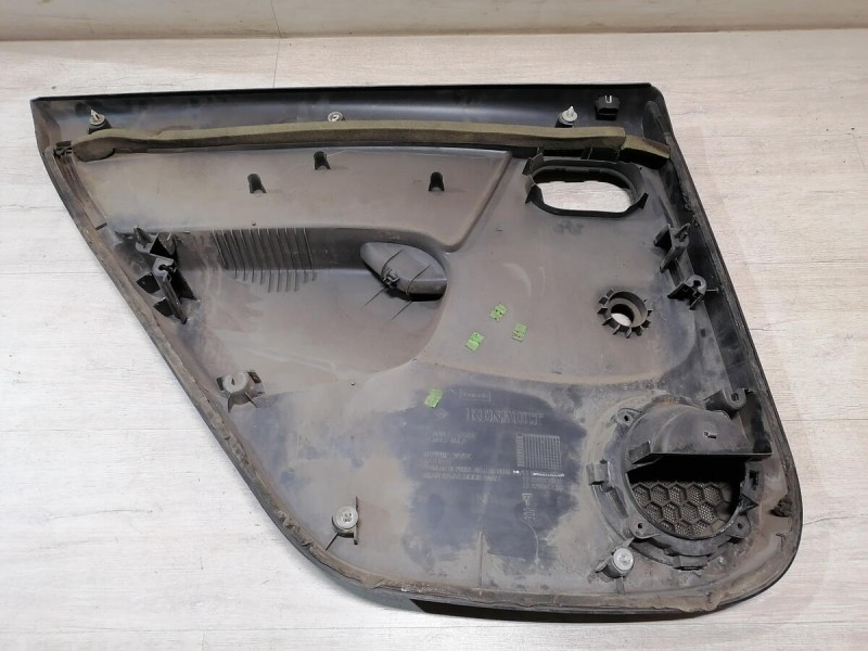 Sandero 1 обшивка двери задняя правая мех