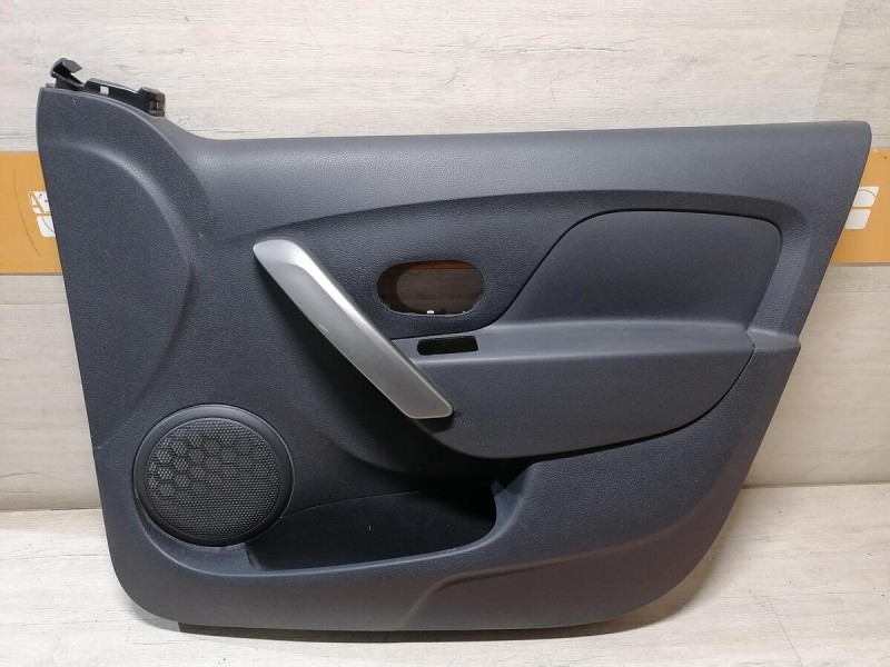 Sandero 2 обшивка двери передняя правая эл деф