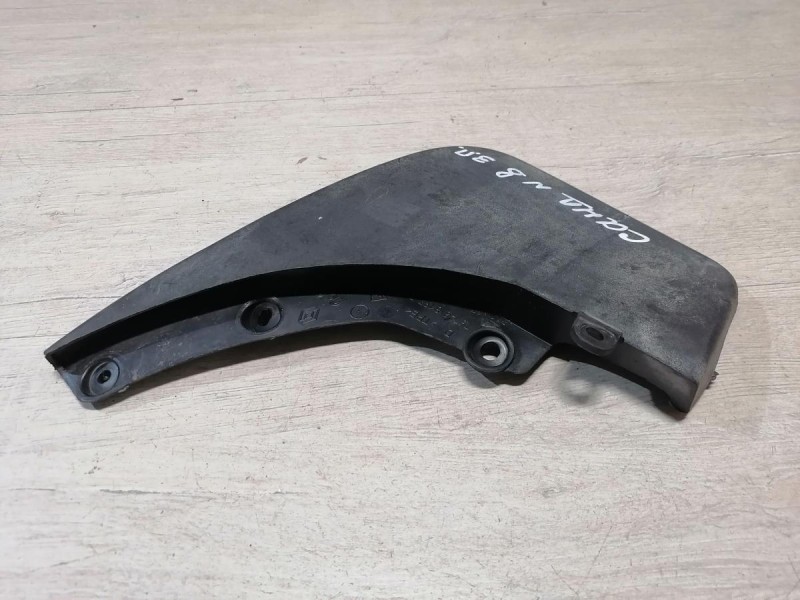 Sandero №8 брызговик задний правый