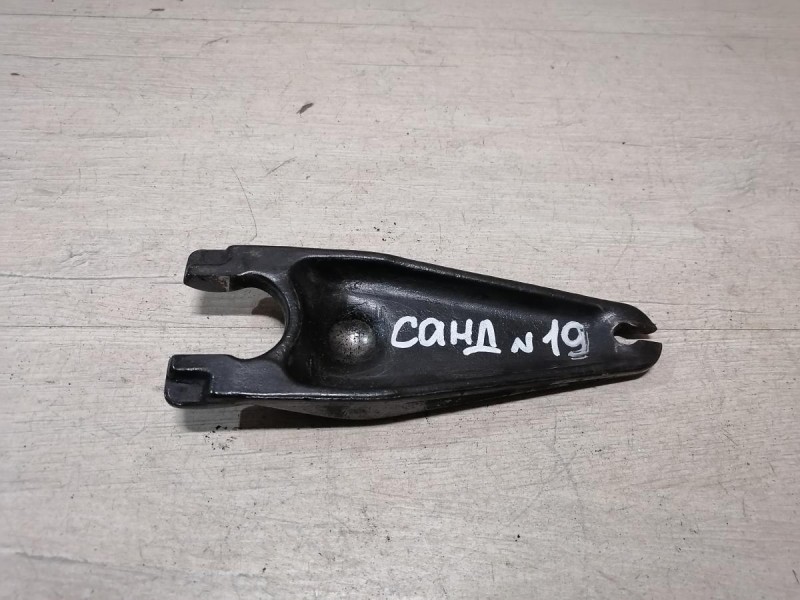 Sandero 2 вилка сцепления