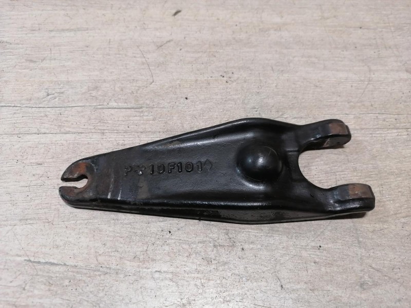 Sandero 2 вилка сцепления