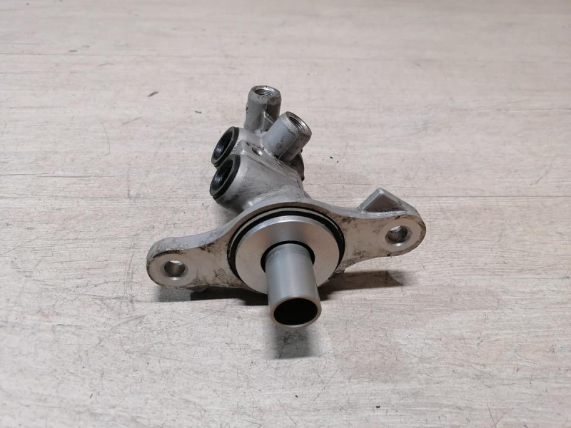 Sandero 2 цилиндр тормозной главный