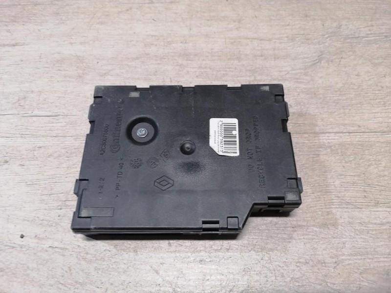 Sandero №9 блок управления электронный 285903319