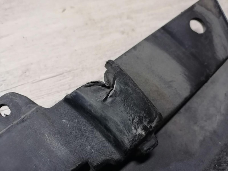 Sandero №9 брызговик передний правый степвей деф