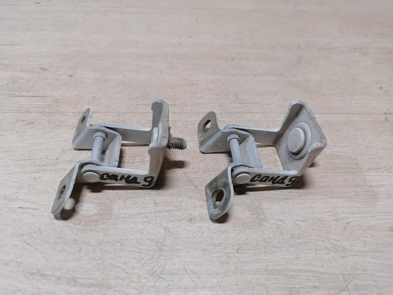 Sandero №9 петля багажника