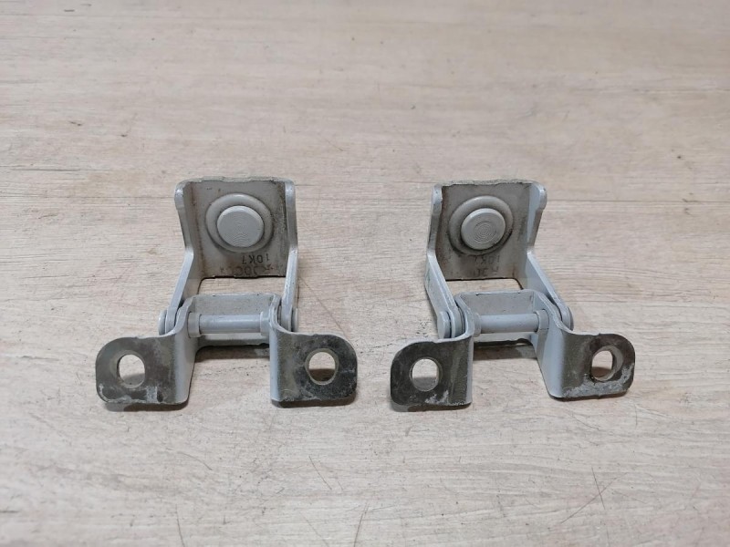 Sandero №9 петля багажника