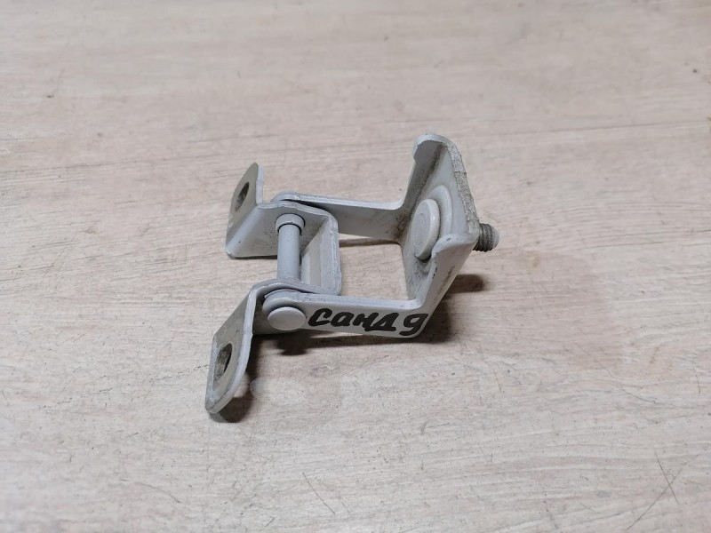 Sandero №9 петля багажника