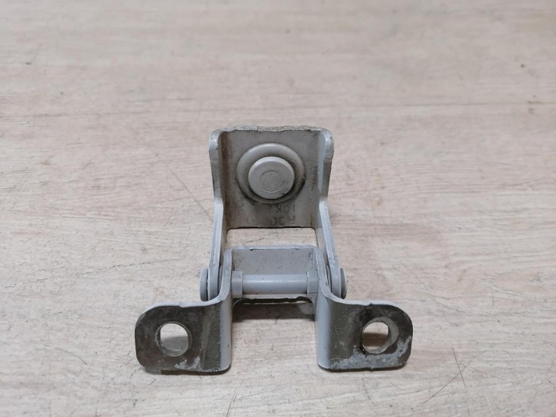 Sandero №9 петля багажника