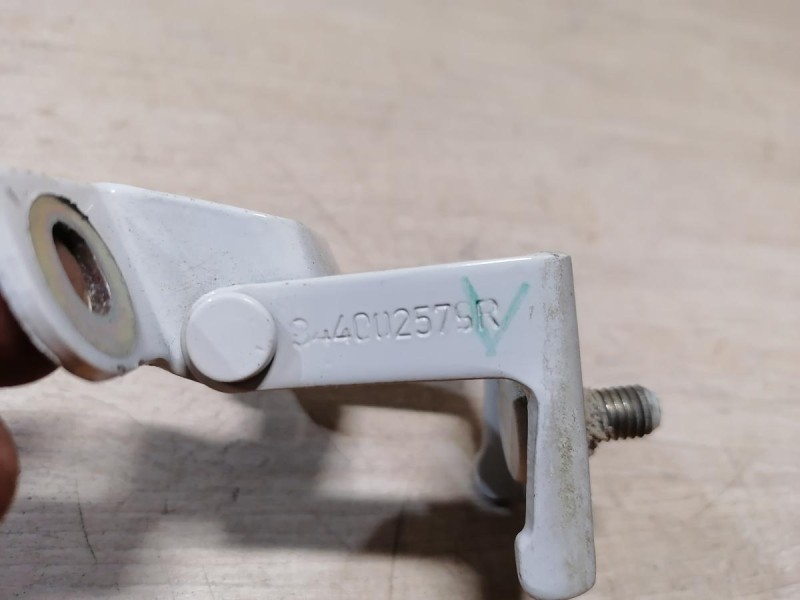 Sandero №9 петля багажника