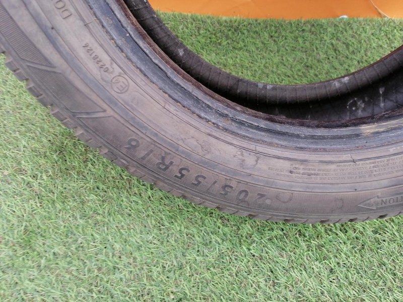 Sandero №9 шина 205/55 r16 данлоп зима липучка плохая