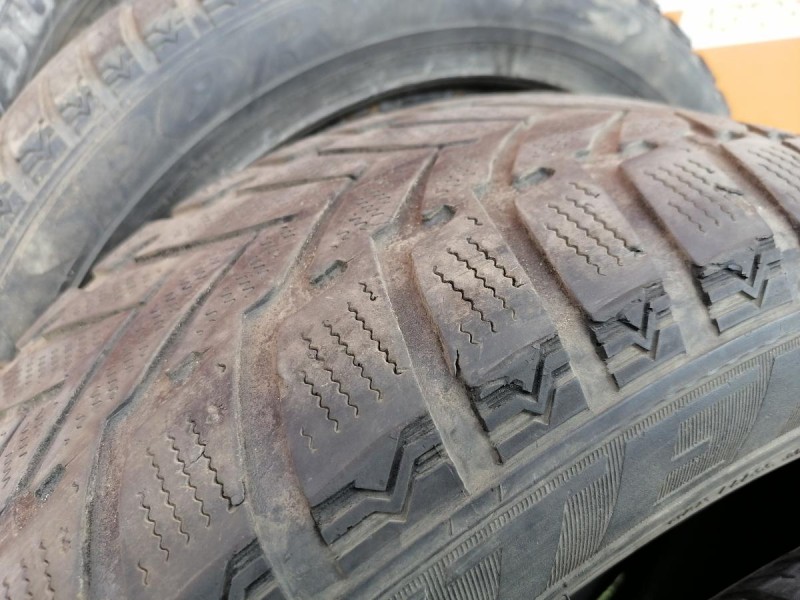 Sandero №9 шина 205/55 r16 данлоп зима липучка плохая