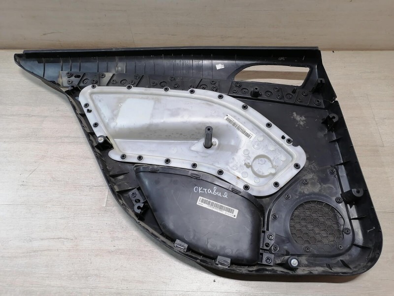 Octavia обшивка двери задняя правая эл деф