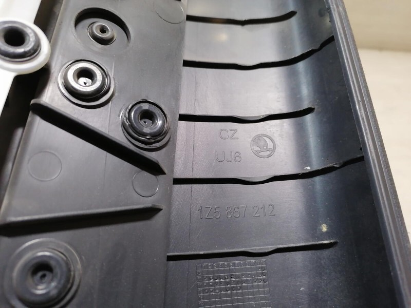 Octavia обшивка двери задняя правая эл деф