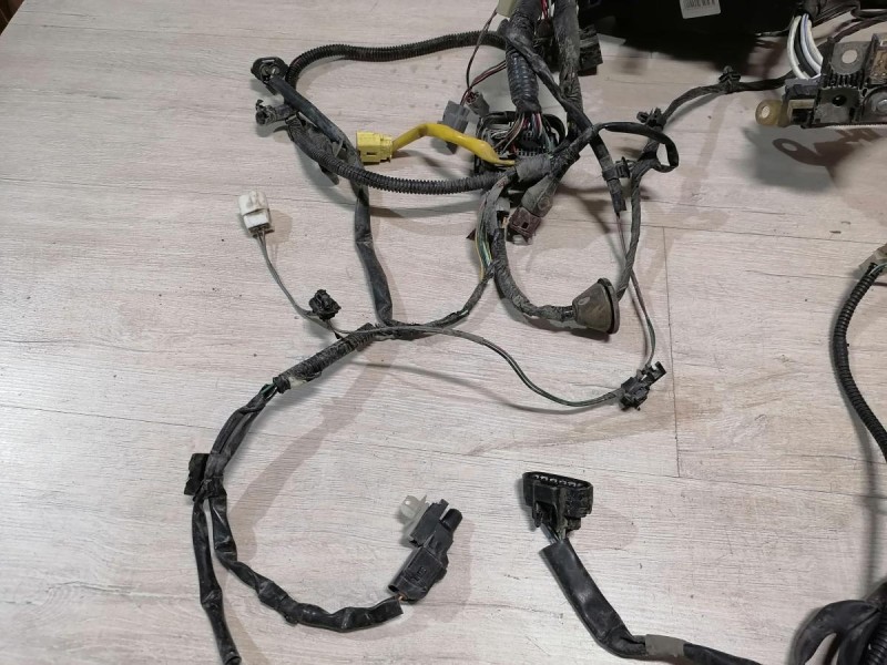 Swift проводка подкапотная деф