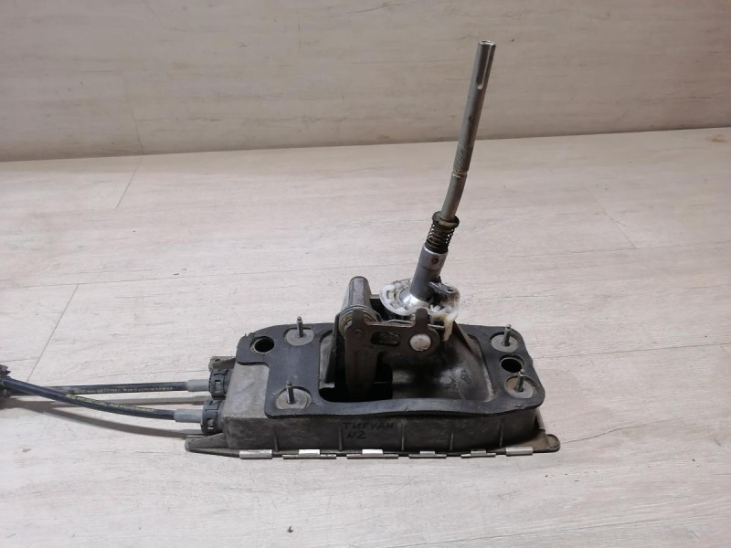 Tiguan №2 кулиса МКПП в сборе трос деф