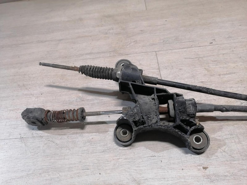 Tiguan №2 кулиса МКПП в сборе трос деф