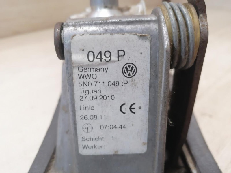 Tiguan №2 кулиса МКПП в сборе трос деф