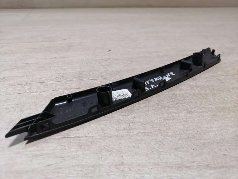 Tiguan №2 накладка ручки обшивки двери левая