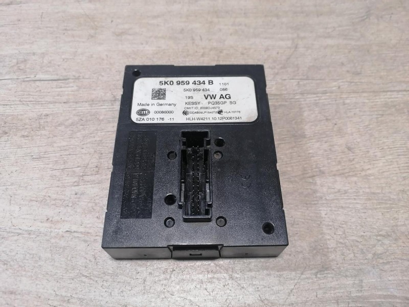 Tiguan №3 блок управления бесключевым доступом kessy