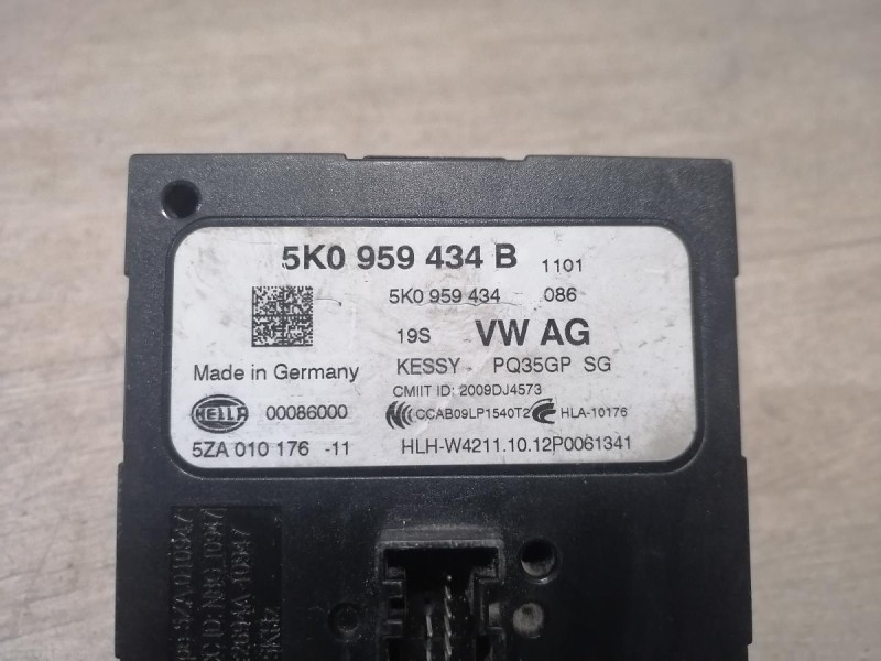 Tiguan №3 блок управления бесключевым доступом kessy