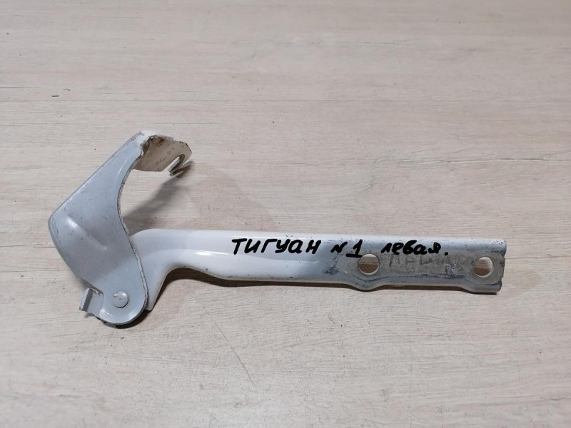 Tiguan петля капота левая