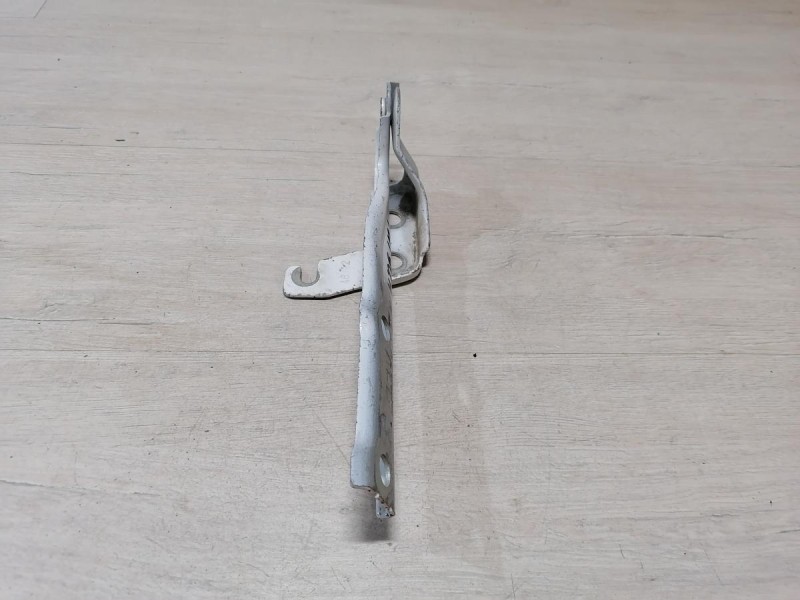 Tiguan петля капота левая