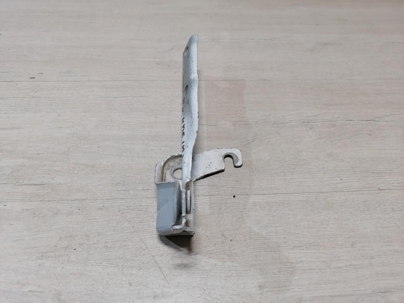 Tiguan петля капота левая