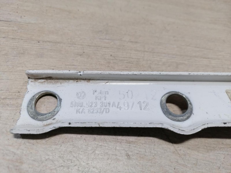 Tiguan петля капота левая