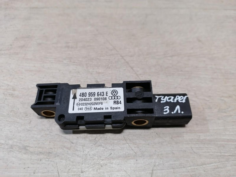 Touareg датчик удара задний