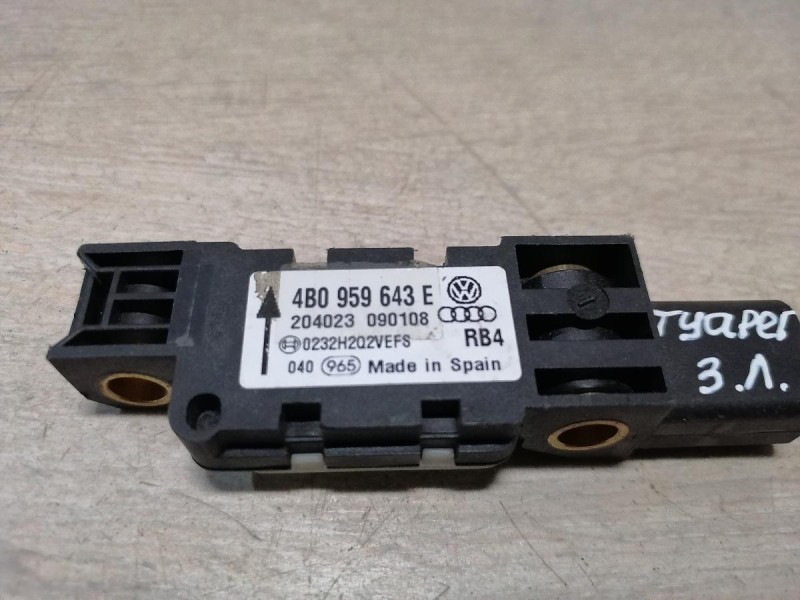 Touareg датчик удара задний