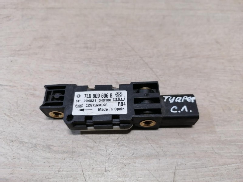 Touareg датчик удара средний