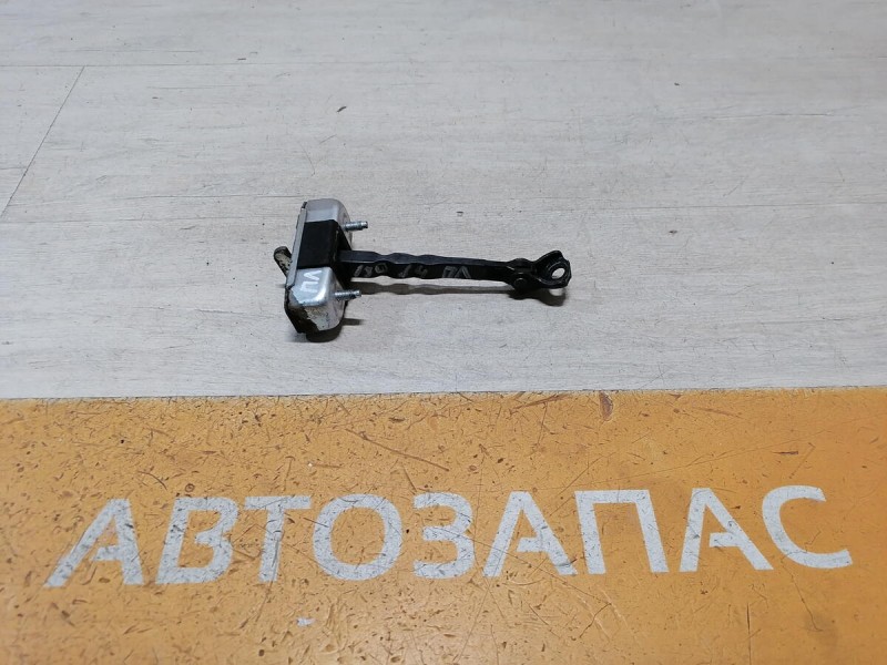 Corolla ограничитель двери передний