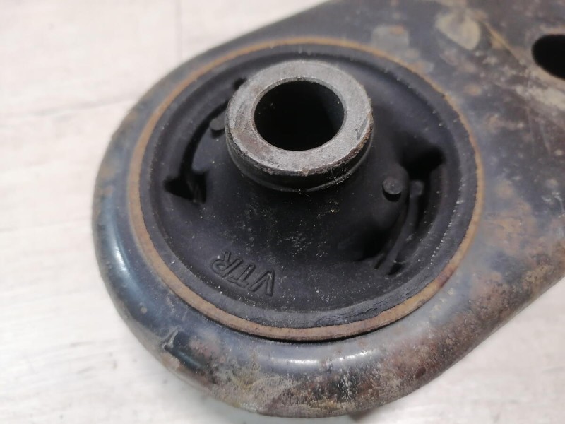 Corolla рычаг правый