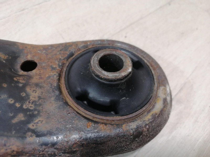 Corolla рычаг правый