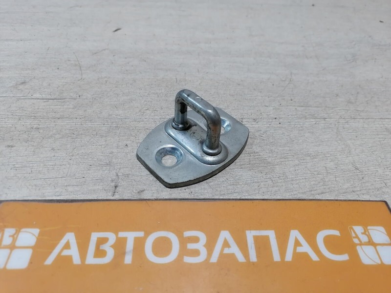 Corolla петля замка двери