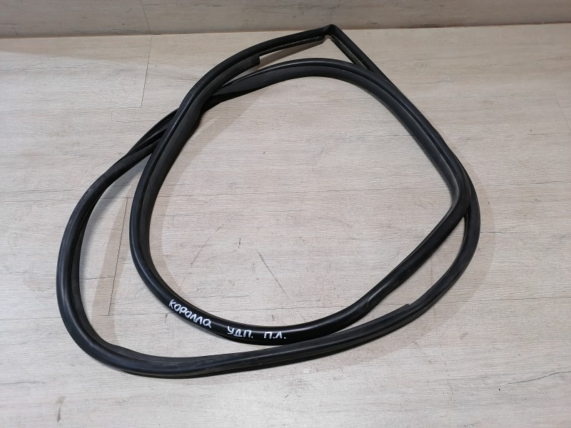 Corolla уплотнитель дверного проема передний левый