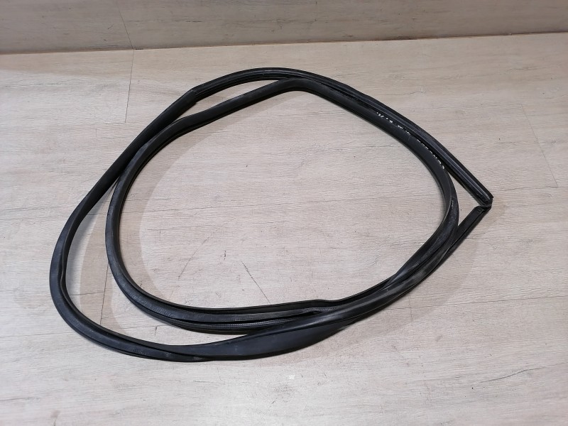 Corolla уплотнитель дверного проема передний левый