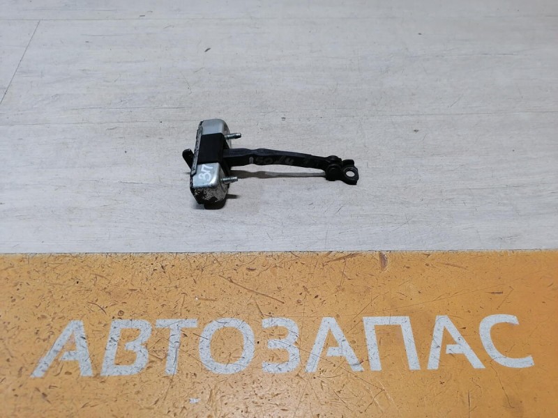 Corolla ограничитель двери задний