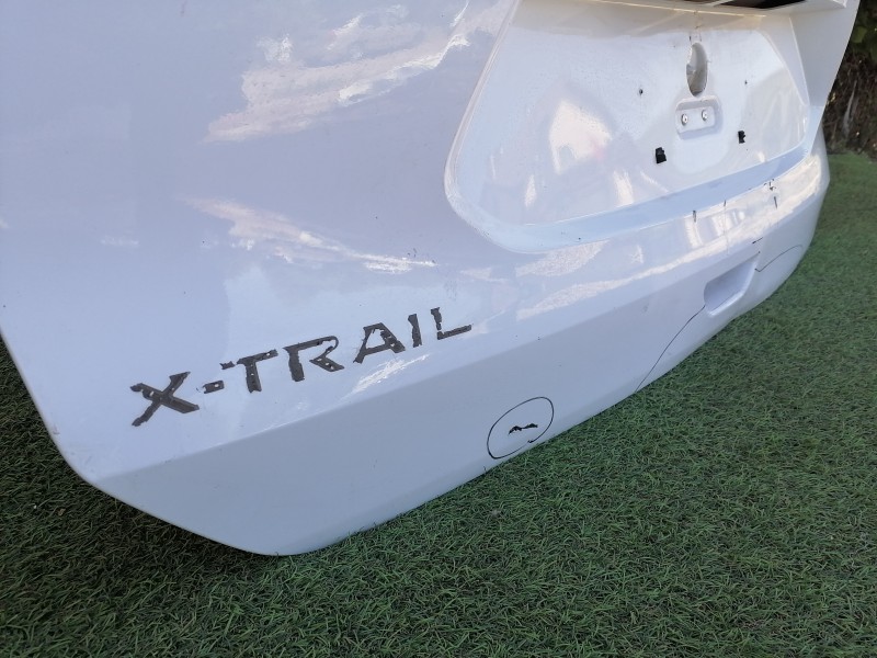 X-Trail T-32 крышка багажника деф