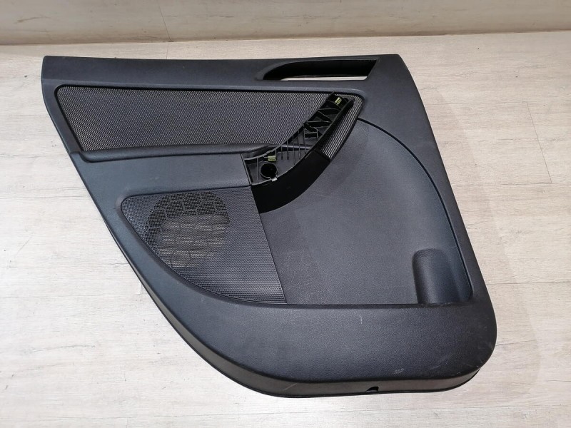 Yeti обшивка двери задняя левая эл