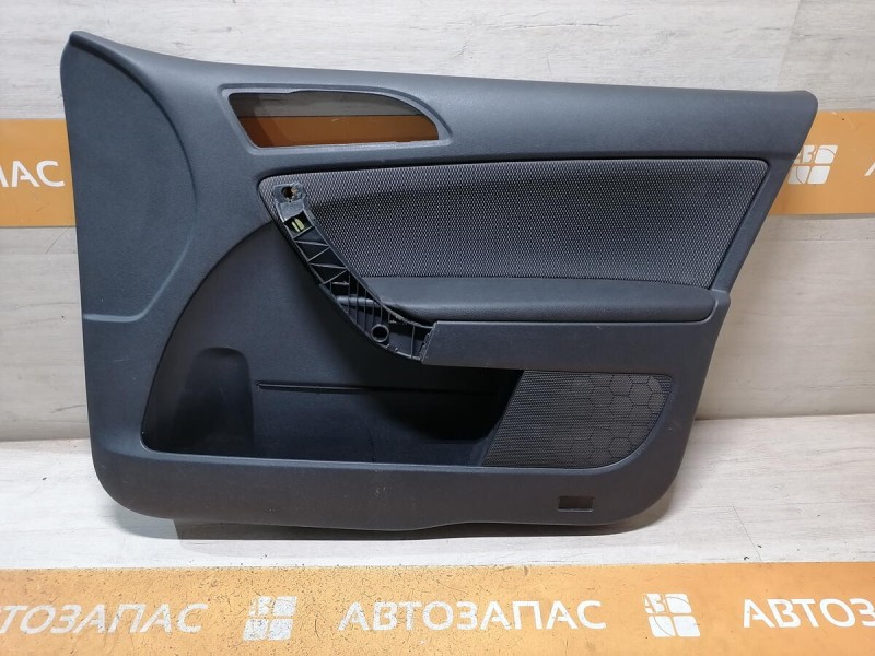 Yeti обшивка двери передняя правая эл