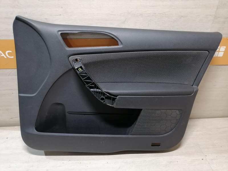 Yeti обшивка двери передняя правая эл