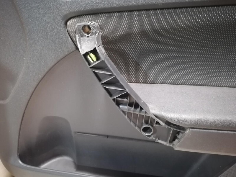 Yeti обшивка двери передняя правая эл